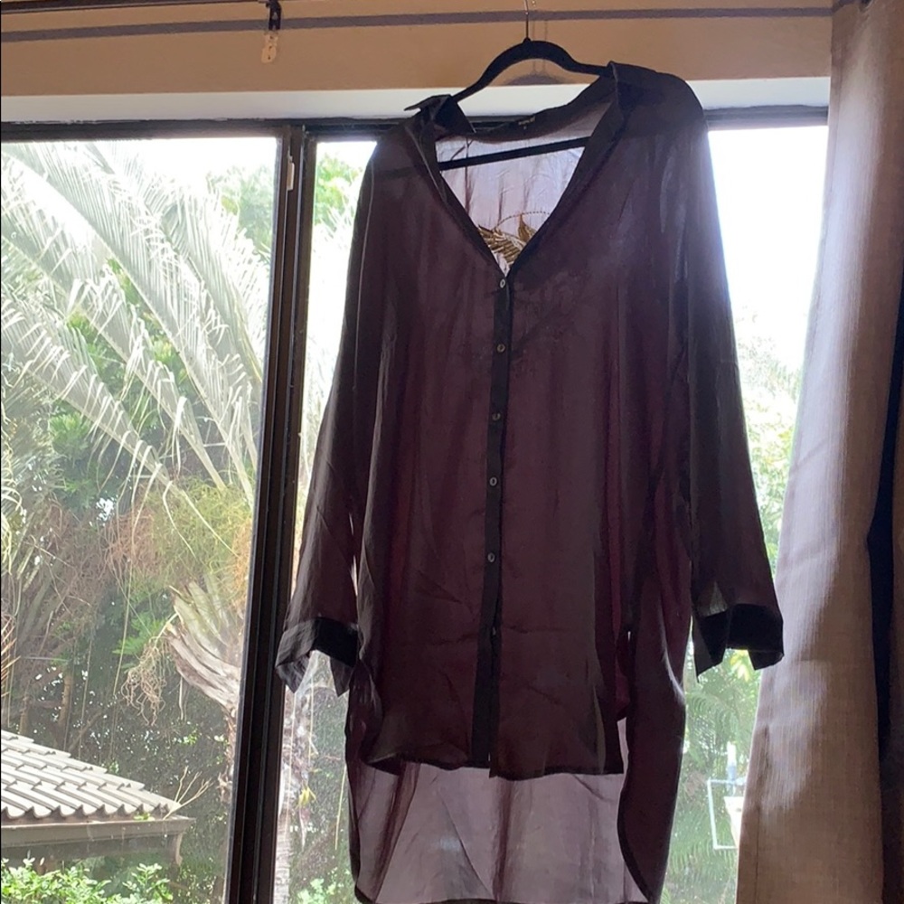 Long sleeve blouse.